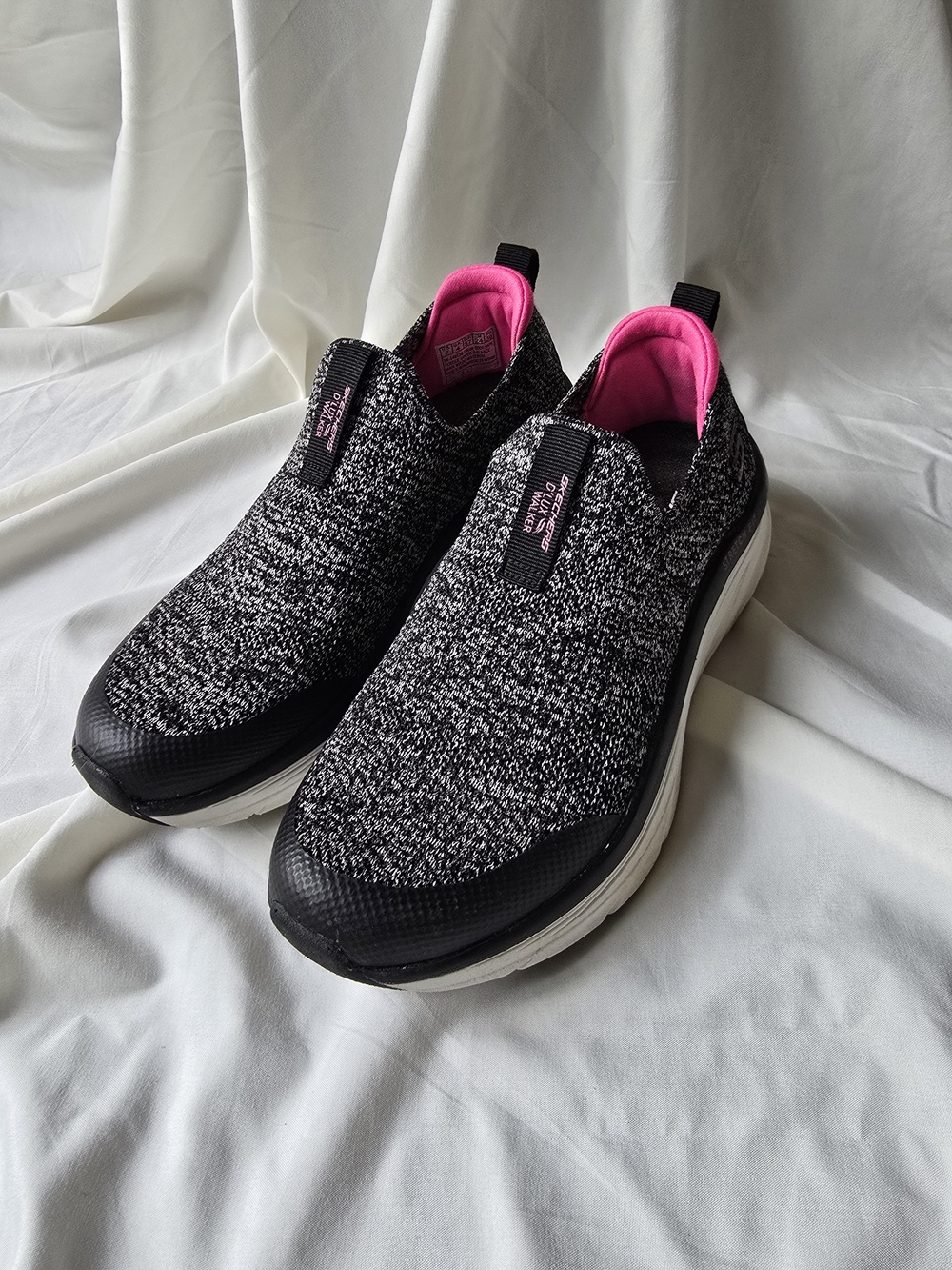 ​Skechers D'Lux Walker Stretch Fit Slip On Sneakers Black Pink Women's Size 7